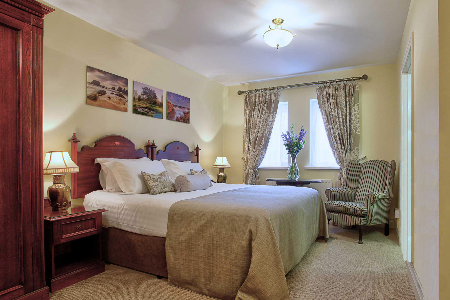 family-room-tg